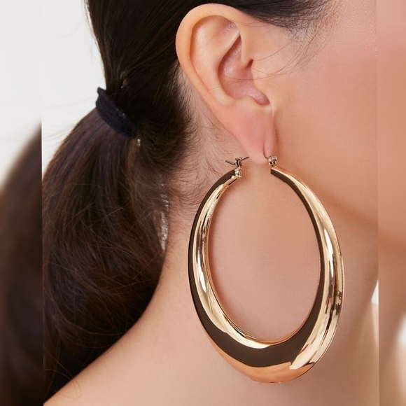 90's Y2K Reflective Large Graduated Hoop Earrings in High Shine Gold - Picture 4 of 5